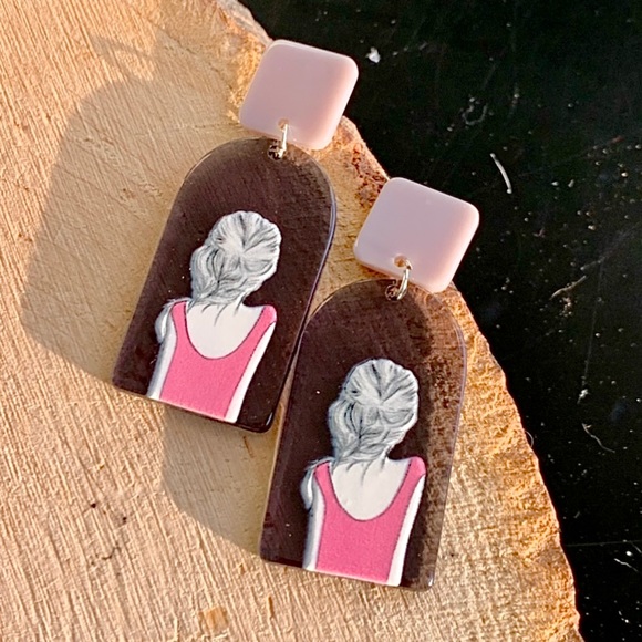 Jewelry - 💕 Woman Figure Braid Unique Earrings